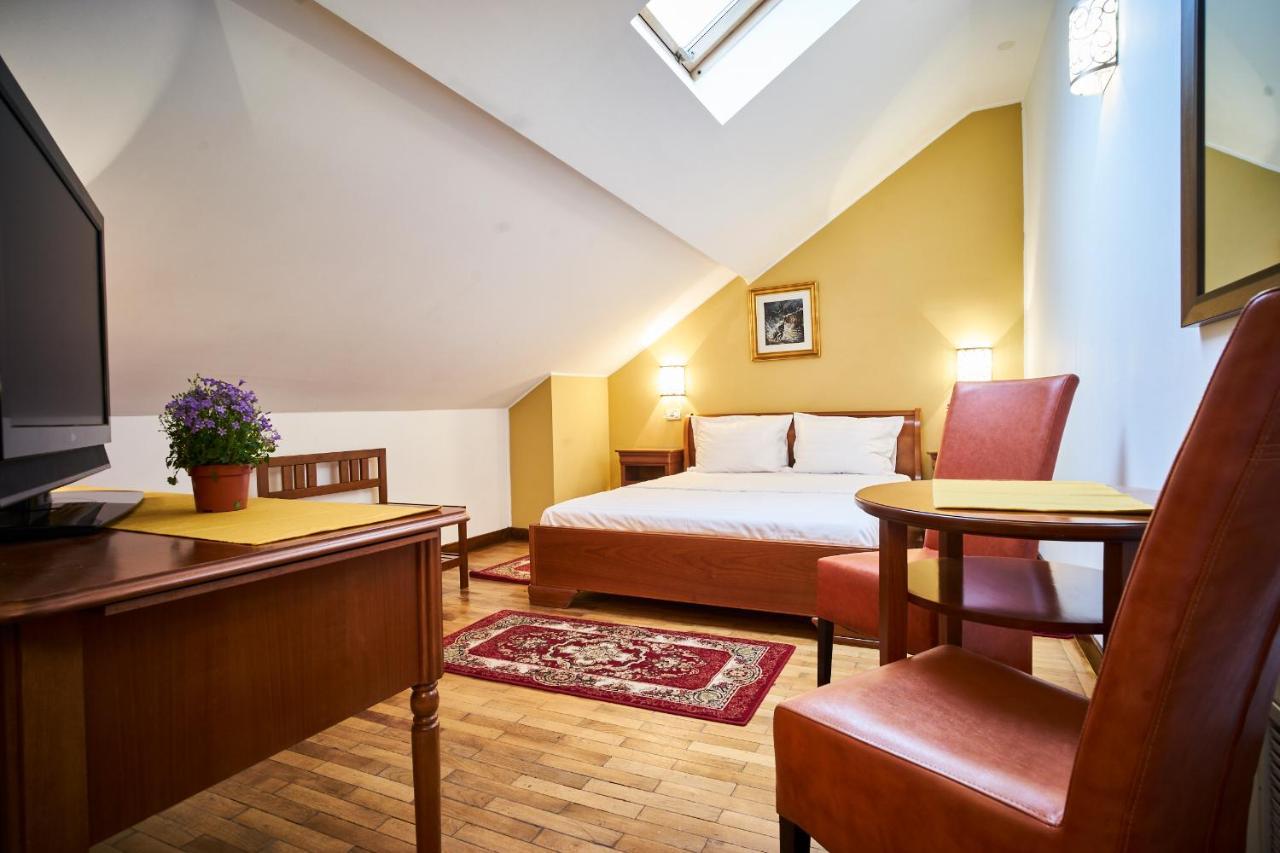 Cozy Attic Room VI Бухарест Екстер'єр фото