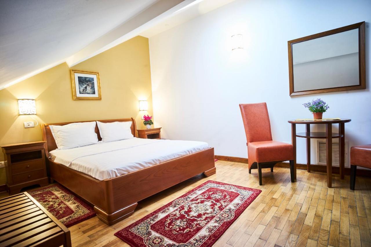 Cozy Attic Room VI Бухарест Екстер'єр фото