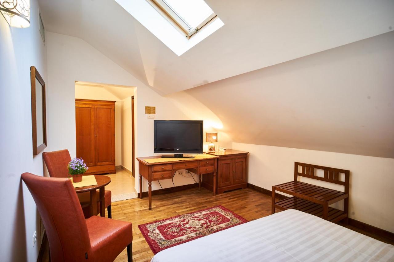 Cozy Attic Room VI Бухарест Екстер'єр фото